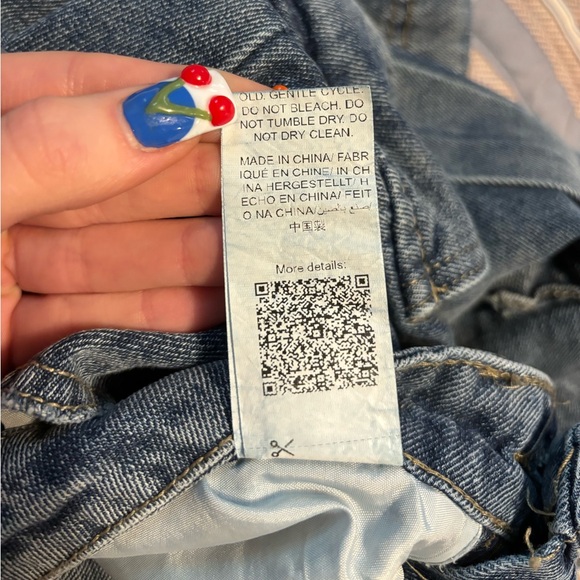 Mid- rise denim jorts with flap pockets - Picture 5 of 5